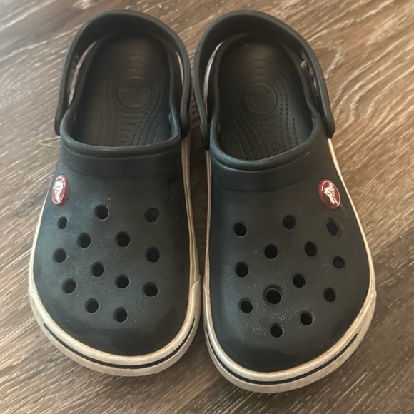 Kids Black Crocs. Youth 12/13 C - Picture 1 of 7